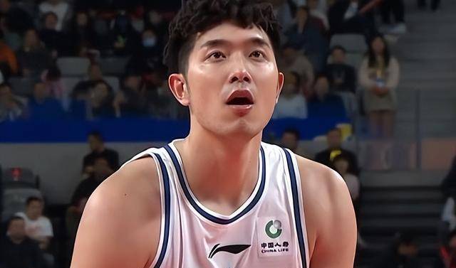 海南男篮防守表现欠佳，需加强训练